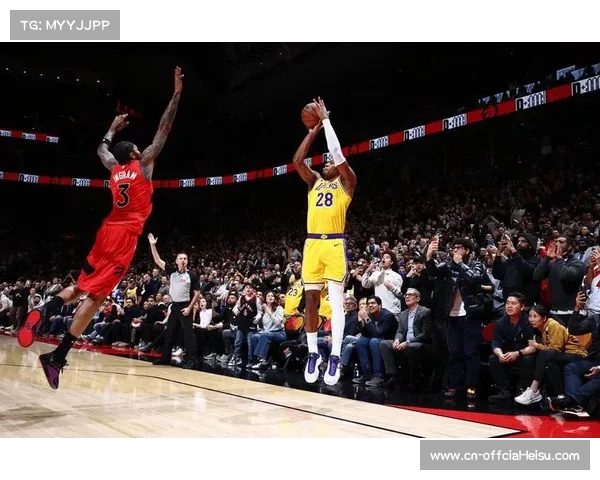 詹姆斯不看人传球助八村塁绝杀,再现组织功力